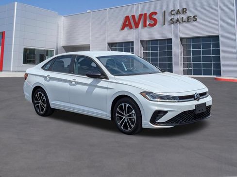 Used 2025 Volkswagen Jetta Sport FWD image 3