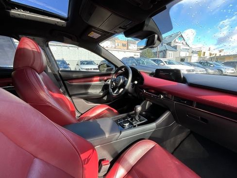 Used 2020 MAZDA MAZDA3 AWD Hatchback w/ Appearance Package image 17