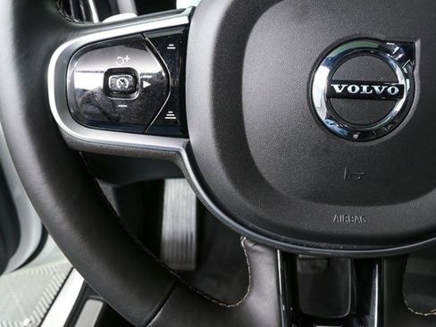 Used 2019 Volvo S60 T6 R-Design image 10