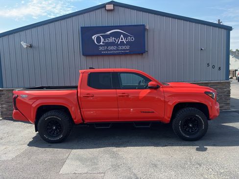 Used 2024 Toyota Tacoma TRD Sport w/ TRD Sport Upgrade Package AWD/4WD image 5