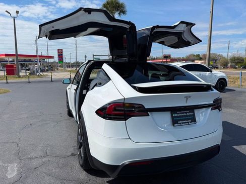 Used 2022 Tesla Model X image 7