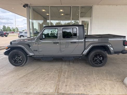 Used 2022 Jeep Gladiator Sport AWD/4WD image 8