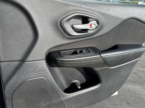 Used 2014 Jeep Cherokee Latitude w/ Comfort/Convenience Group image 23