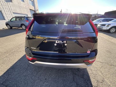 Used 2023 Kia Niro EX image 5