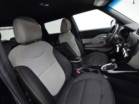 Used 2016 Kia Soul + image 14