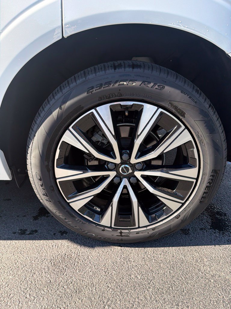 Used 2023 Volvo XC60 B5 Core AWD/4WD image 4