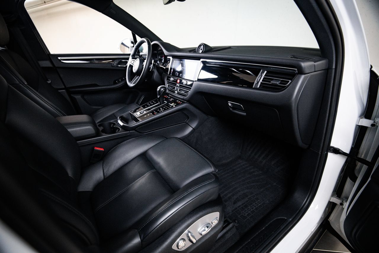 Certified 2023 Porsche Macan AWD/4WD image 28