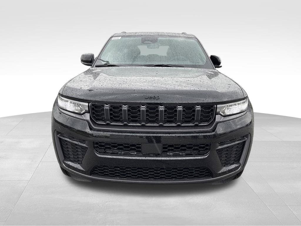 New 2026 Jeep Grand Cherokee Altitude AWD/4WD image 2
