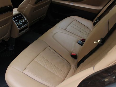 Used 2017 BMW 750i xDrive image 20