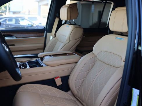 Used 2023 Jeep Grand Wagoneer Series III image 27