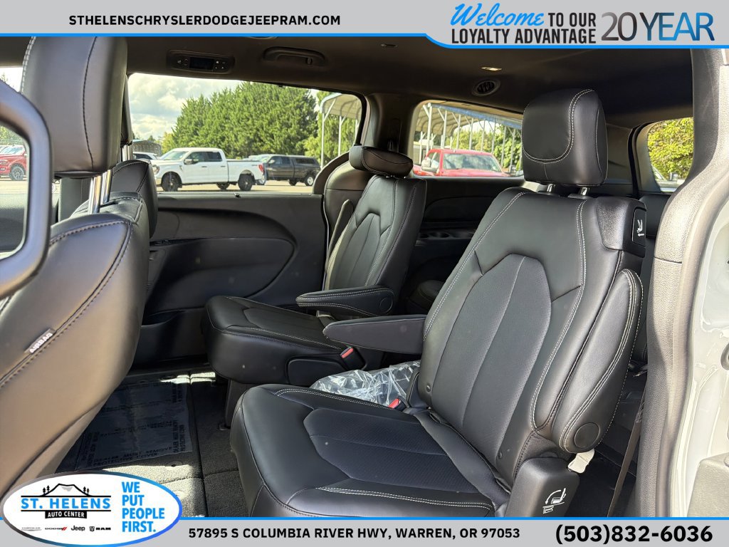 New 2027 Chrysler Pacifica Select FWD image 14
