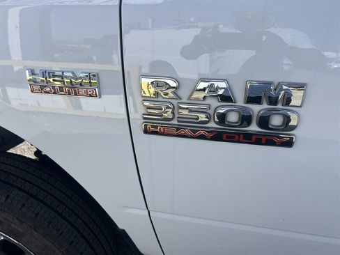 Used 2018 RAM 3500 Tradesman w/ Chrome Appearance Group RWD image 25