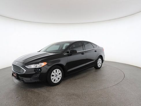 Used 2019 Ford Fusion S image 2