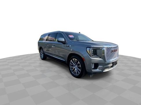 Used 2023 GMC Yukon XL Denali w/ Denali Reserve Package AWD/4WD image 4