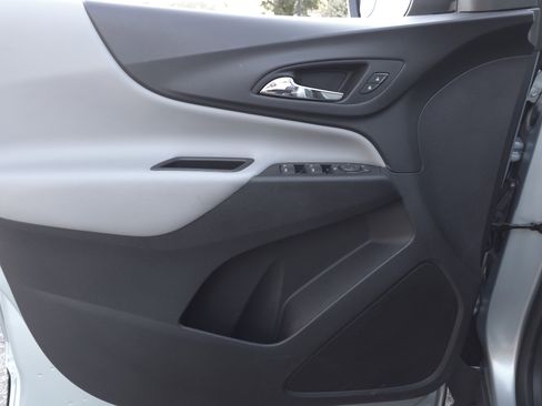 Used 2022 Chevrolet Equinox LT image 23