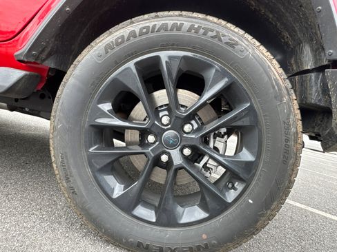 Used 2025 Jeep Wrangler Sahara image 19