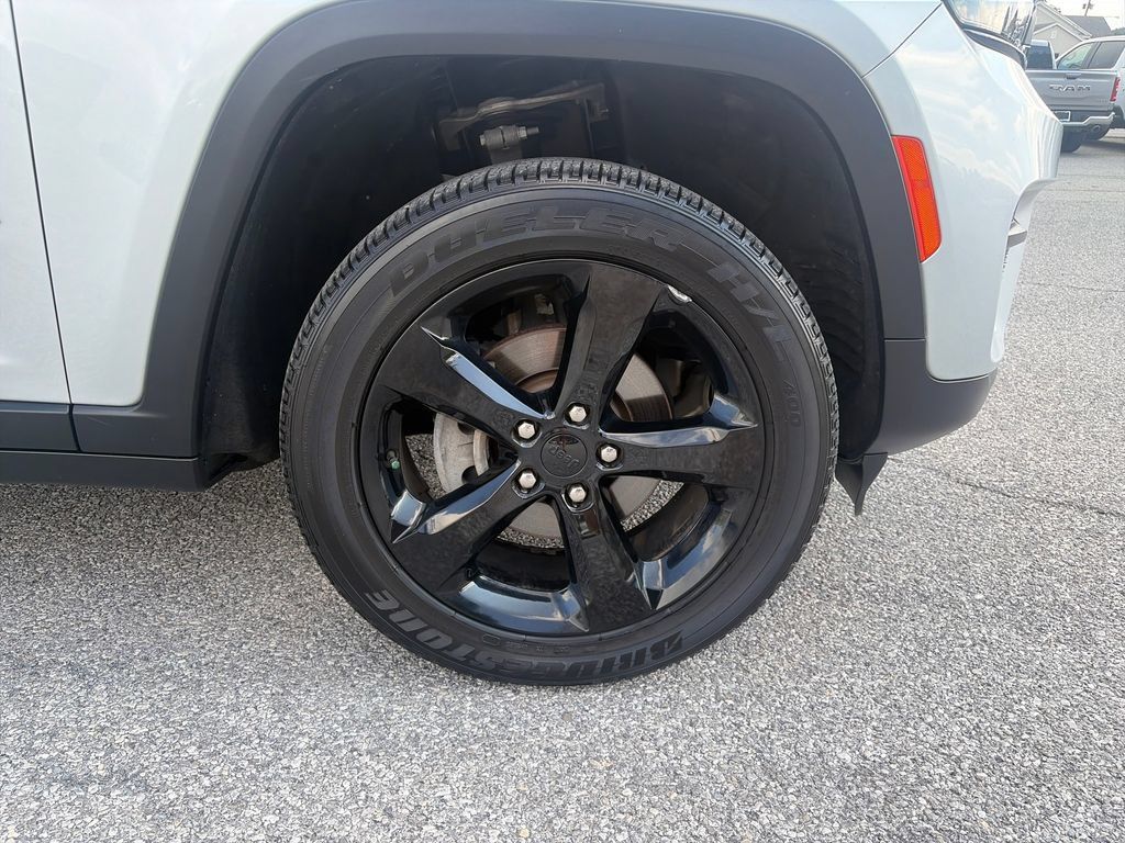 Used 2024 Jeep Grand Cherokee Altitude AWD/4WD image 50
