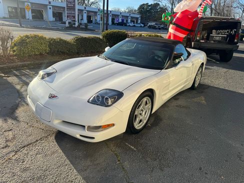 Used 1998 Chevrolet Corvette Convertible w/ Memory Pkg image 2