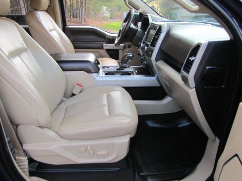 Used 2019 Ford F150 Lariat w/ Trailer Tow Package image 20