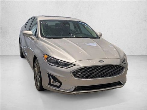 Used 2019 Ford Fusion Titanium image 3