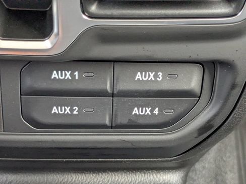 Used 2025 Jeep Wrangler Unlimited Sport AWD/4WD image 25
