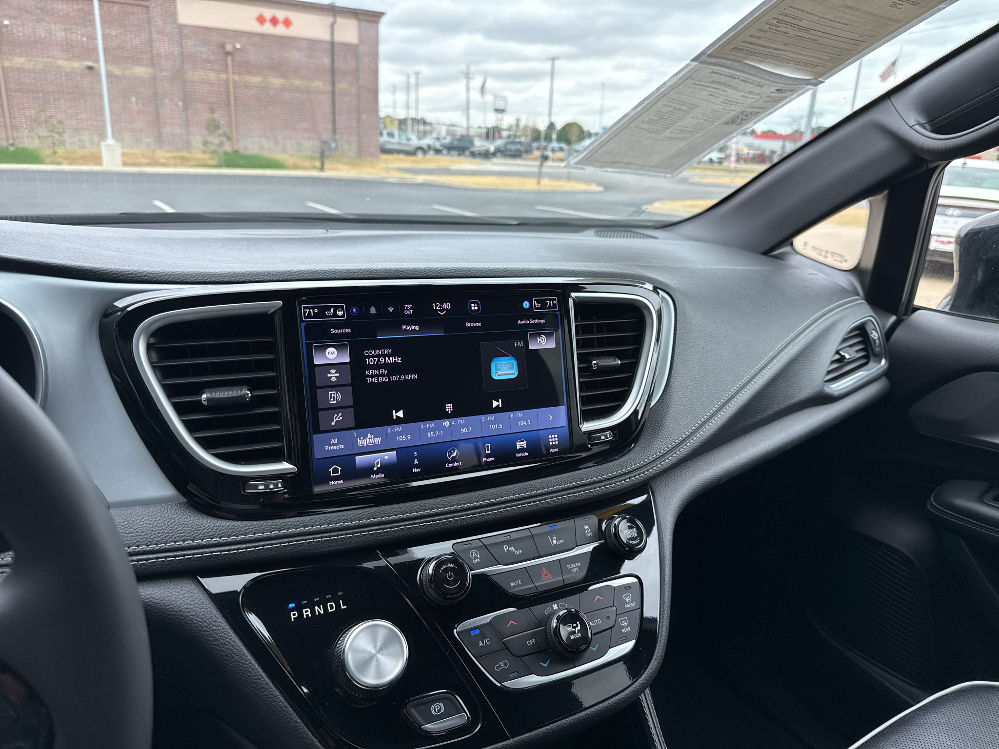 Used 2025 Chrysler Pacifica Limited FWD image 21