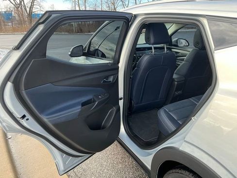 Used 2022 Chevrolet Bolt EUV Premier w/ Sun & Sound Package image 21