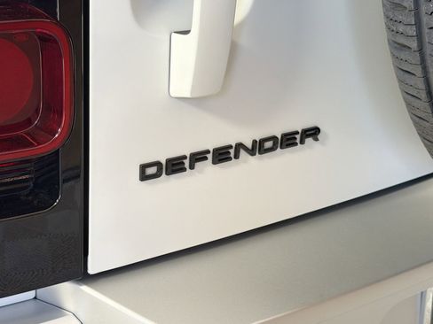 Certified 2025 Land Rover Defender 110 S AWD/4WD image 32