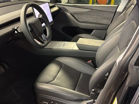 Used 2026 Tesla Model Y 2WD image 25