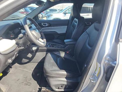 Used 2025 Jeep Compass Limited AWD/4WD image 4