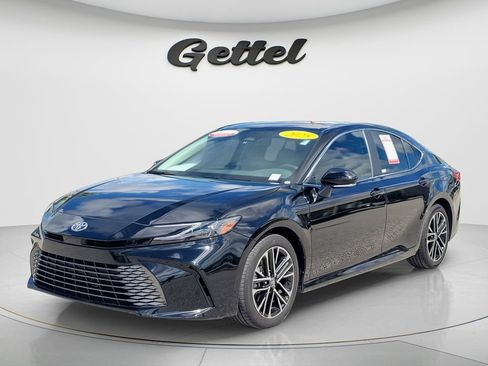 Certified 2025 Toyota Camry XLE FWD image 1