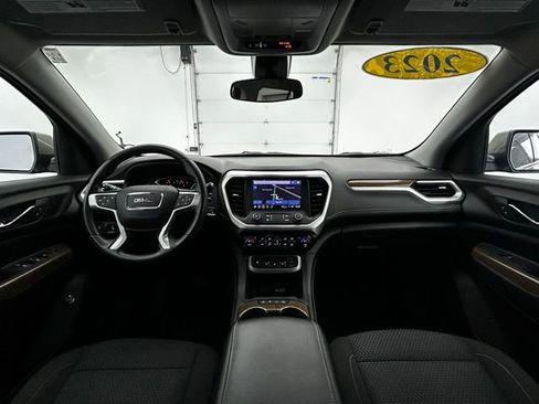 Used 2023 GMC Acadia SLE w/ Driver Convenience Package image 2