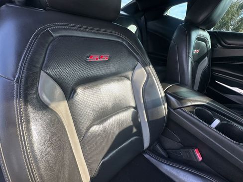 Used 2018 Chevrolet Camaro SS image 19