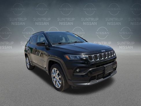 Used 2024 Jeep Compass Latitude AWD/4WD image 39