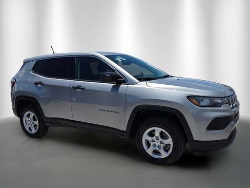 Used 2022 Jeep Compass Sport AWD/4WD image 2