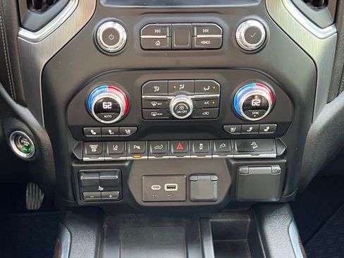 Used 2020 GMC Sierra 2500 Denali w/ Denali Ultimate Package AWD/4WD image 34