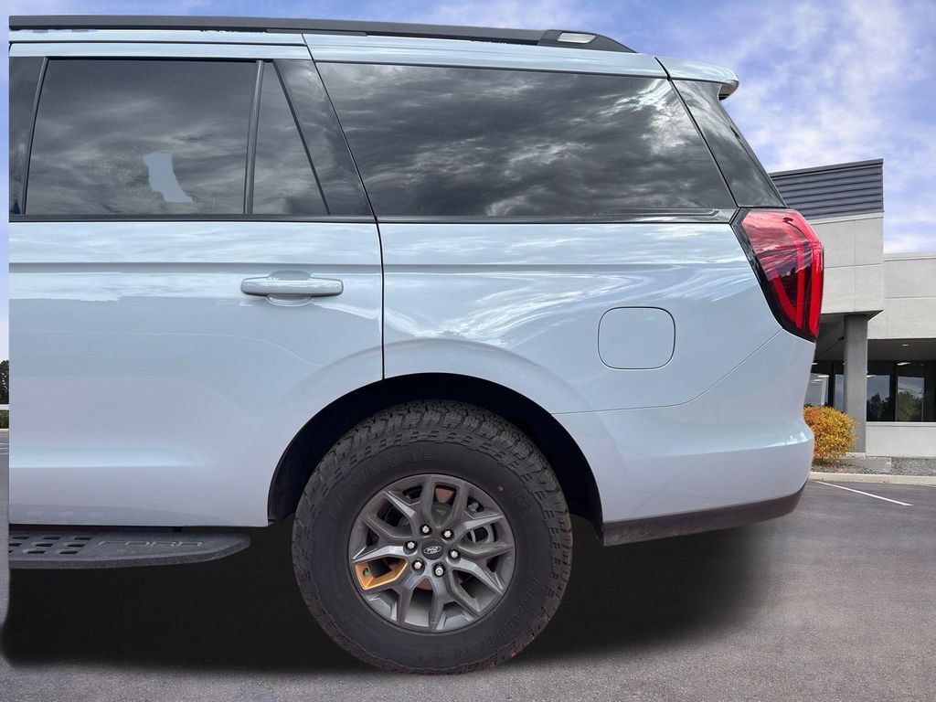 Used 2026 Ford Expedition Tremor AWD/4WD image 38
