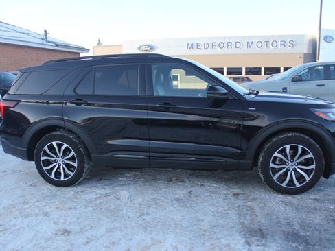 Certified 2025 Ford Explorer ST-Line image 2