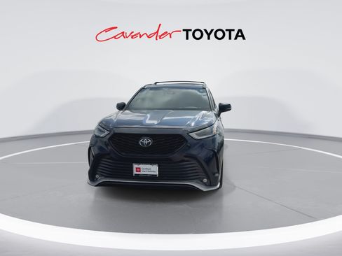 Used 2023 Toyota Highlander XSE FWD image 3