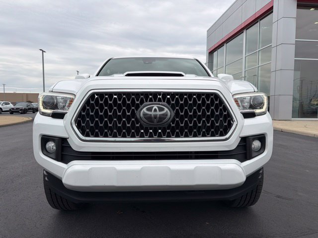Used 2019 Toyota Tacoma TRD Sport RWD image 2