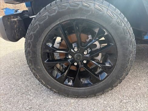 Used 2025 Jeep Gladiator Sport image 9