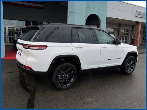 New 2025 Jeep Grand Cherokee Limited image 7