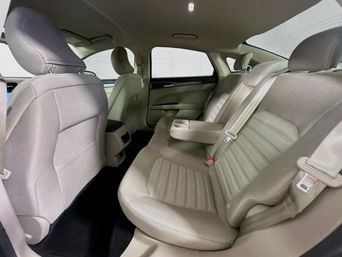 Used 2018 Ford Fusion SE w/ Fusion SE Technology Package FWD image 25