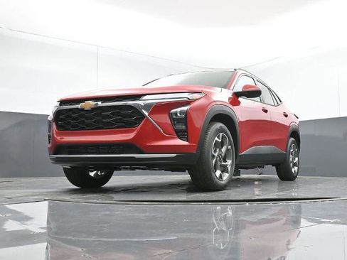 New 2026 Chevrolet Trax LT w/ Driver Confidence Package image 9
