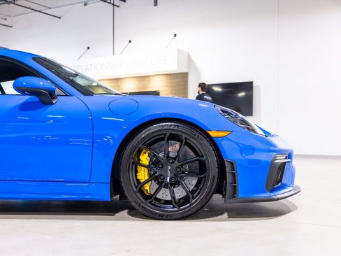Used 2022 Porsche 718 Cayman GT4 RWD image 23