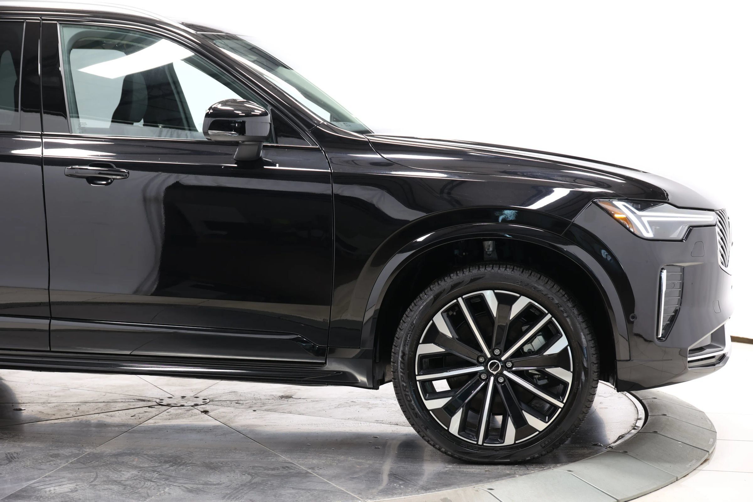 Used 2025 Volvo XC90 T8 Plus w/ Protection Package Premier AWD/4WD image 76