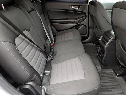 Used 2022 Ford Edge SE image 14