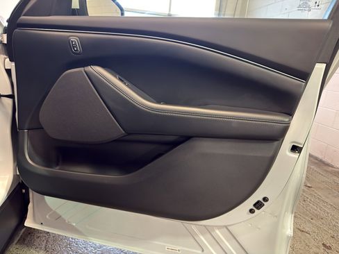 Used 2022 Ford Mustang Mach-E Select image 20