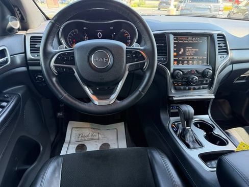 Used 2017 Jeep Grand Cherokee Altitude AWD/4WD image 14