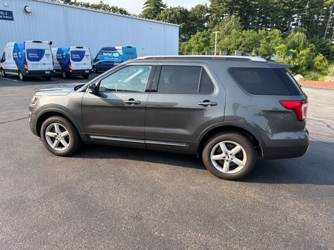 Used 2016 Ford Explorer XLT w/ Equipment Group 202A AWD/4WD image 9